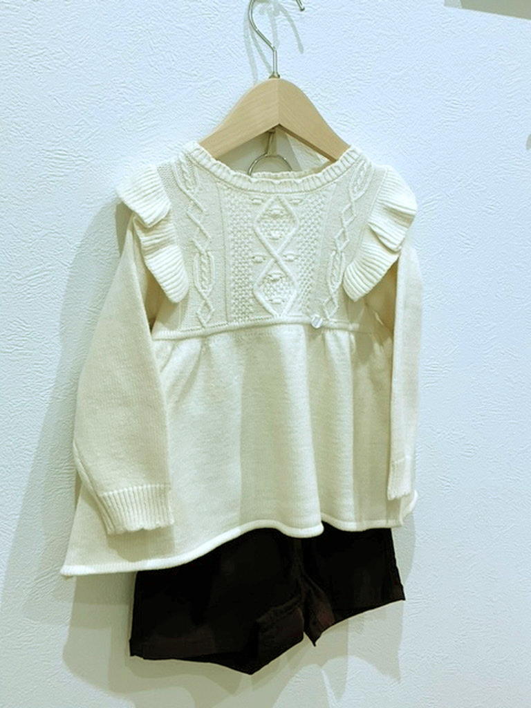 左画像
■ベビー■
帽子：◎petit main◎くま耳ボアキャップ
服：◎MAKE YOUR DAY◎シマウマロンパース
■キッズ■
帽子：◎Ampersand◎シンプルニット帽（レッド）
服：◎MAKE YOUR DAY◎シマウマTシャツ
パンツ：◎MAKE YOUR DAY◎SSテーパードパンツ
右画像
服：◎petit main◎ニットペプラムチュニック
パンツ：◎F.O.KIDS◎ウエストギャザーショートパンツ